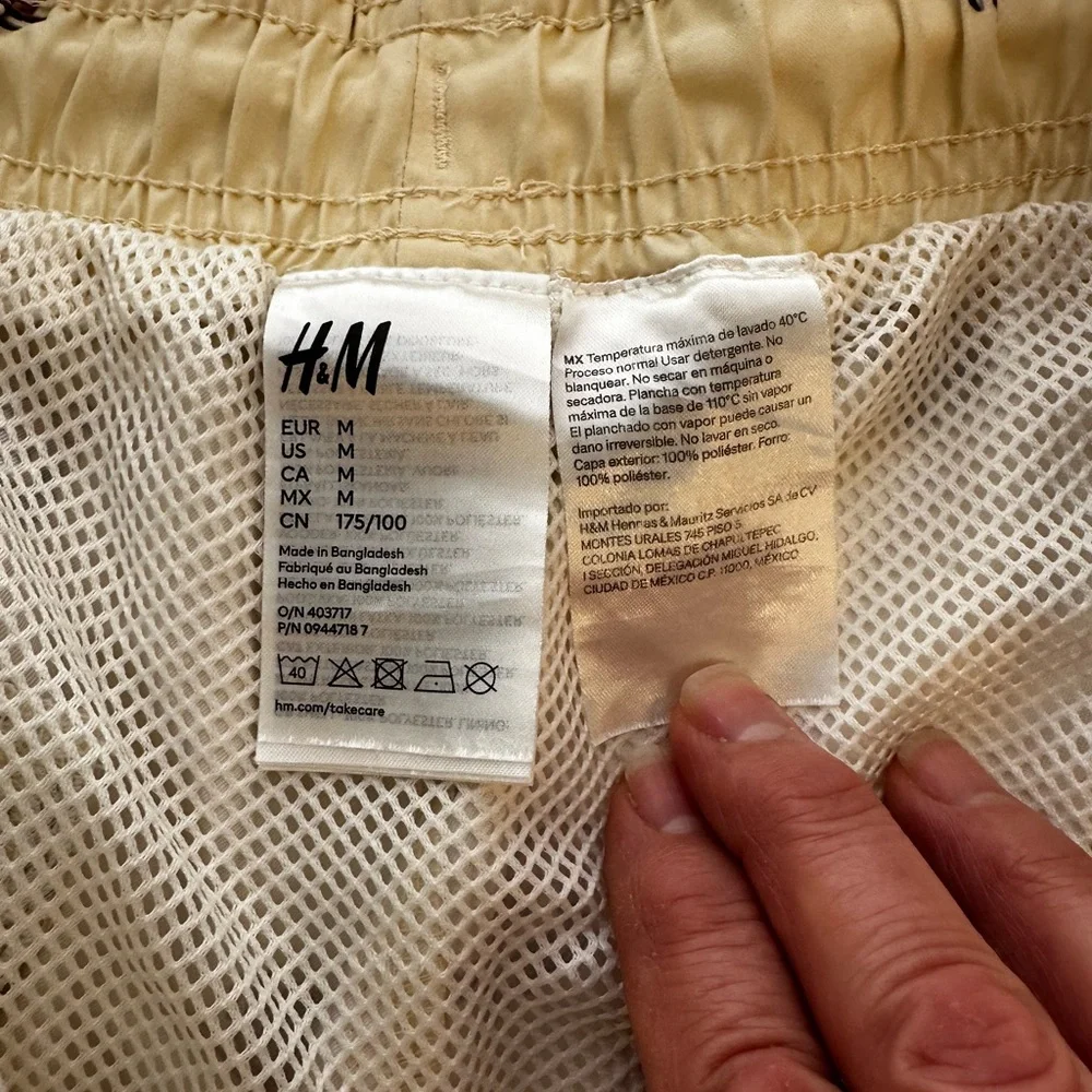 H&M Men's crab print swim trunks size M